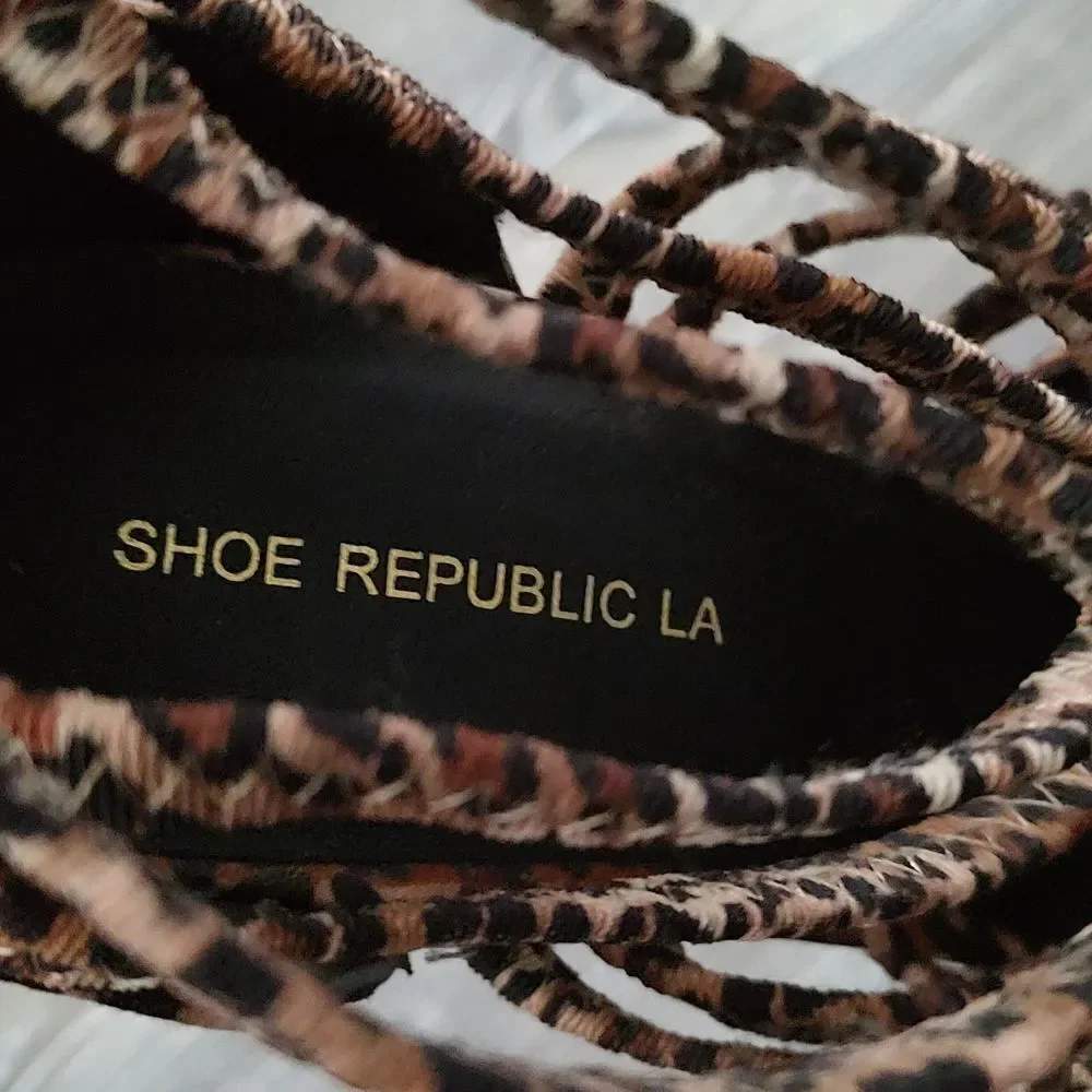 Shoe Republic LA cheetah print strappy  platform heels  Sz 7.5